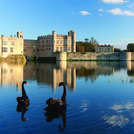 Leeds Castle Stable Courtyard Bed And Breakfast Maidstone Exterior foto